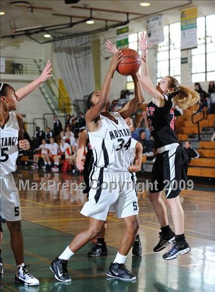 Thumbnail 2 in Stockdale vs. Hart photogallery.