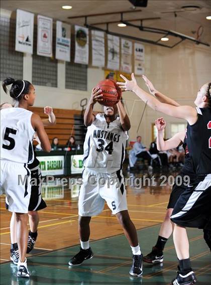 Thumbnail 2 in Stockdale vs. Hart photogallery.