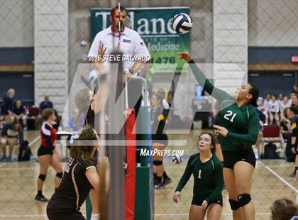 Thumbnail 2 in Mt. Carmel vs Archbishop Chapelle (LHSAA Division I Quarterfinal Playoff) photogallery.
