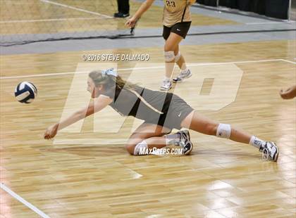 Thumbnail 1 in Mt. Carmel vs Archbishop Chapelle (LHSAA Division I Quarterfinal Playoff) photogallery.