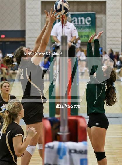Thumbnail 2 in Mt. Carmel vs Archbishop Chapelle (LHSAA Division I Quarterfinal Playoff) photogallery.