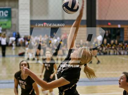 Thumbnail 3 in Mt. Carmel vs Archbishop Chapelle (LHSAA Division I Quarterfinal Playoff) photogallery.