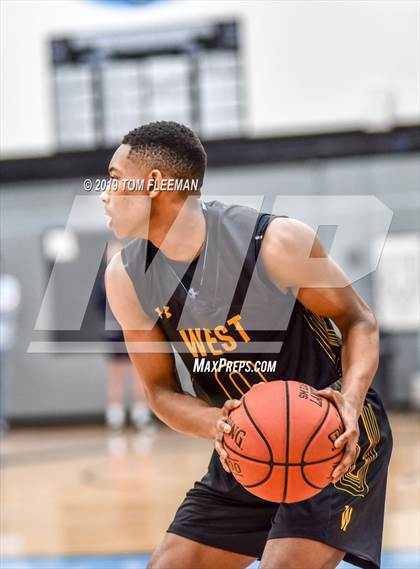 Thumbnail 2 in West vs East (Shawnee Mission East Tournament) photogallery.