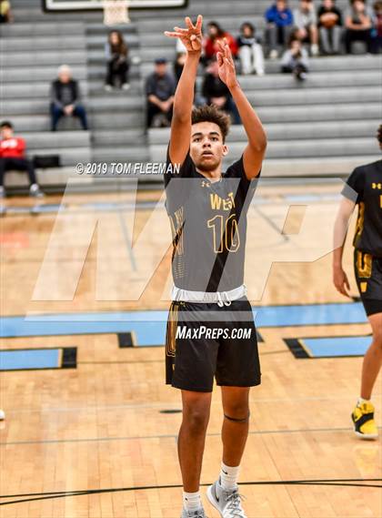 Thumbnail 2 in West vs East (Shawnee Mission East Tournament) photogallery.