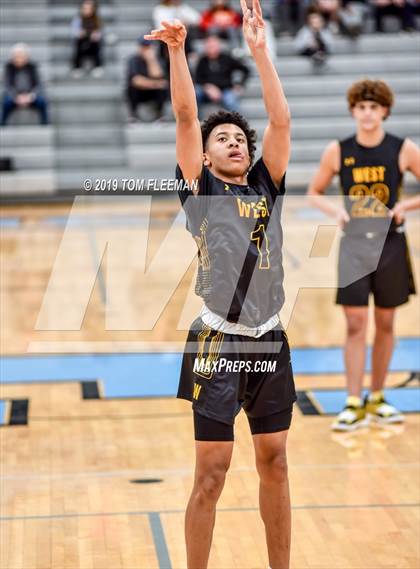 Thumbnail 1 in West vs East (Shawnee Mission East Tournament) photogallery.