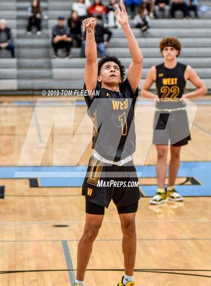 Thumbnail 3 in West vs East (Shawnee Mission East Tournament) photogallery.