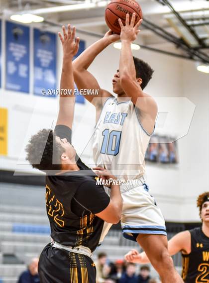 Thumbnail 2 in West vs East (Shawnee Mission East Tournament) photogallery.