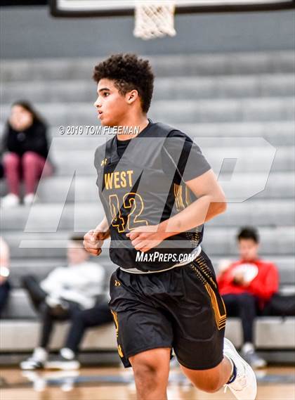 Thumbnail 2 in West vs East (Shawnee Mission East Tournament) photogallery.