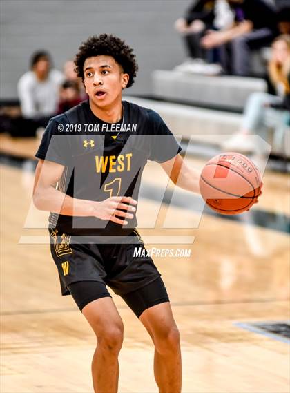Thumbnail 1 in West vs East (Shawnee Mission East Tournament) photogallery.