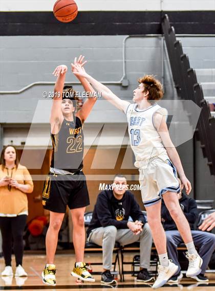 Thumbnail 3 in West vs East (Shawnee Mission East Tournament) photogallery.