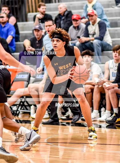 Thumbnail 3 in West vs East (Shawnee Mission East Tournament) photogallery.