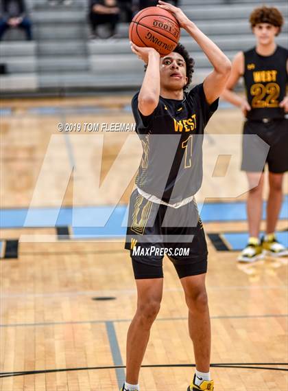 Thumbnail 3 in West vs East (Shawnee Mission East Tournament) photogallery.