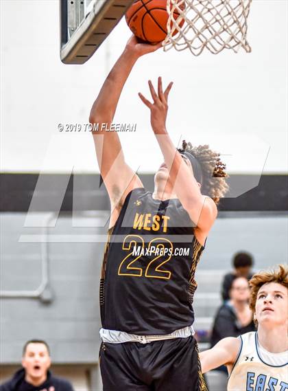 Thumbnail 1 in West vs East (Shawnee Mission East Tournament) photogallery.