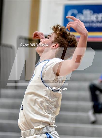 Thumbnail 3 in West vs East (Shawnee Mission East Tournament) photogallery.