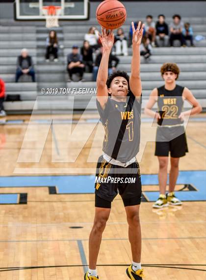 Thumbnail 2 in West vs East (Shawnee Mission East Tournament) photogallery.