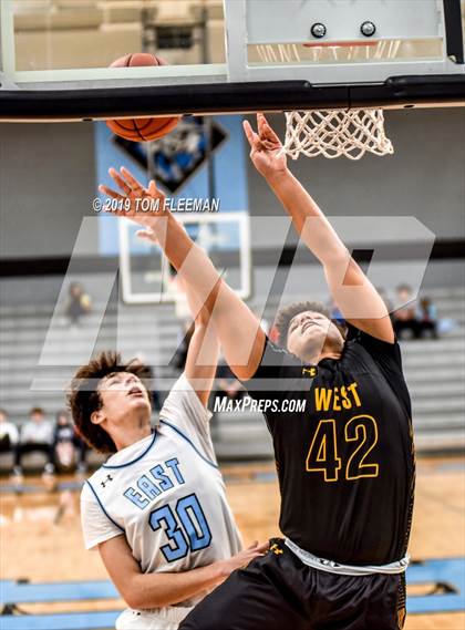 Thumbnail 1 in West vs East (Shawnee Mission East Tournament) photogallery.