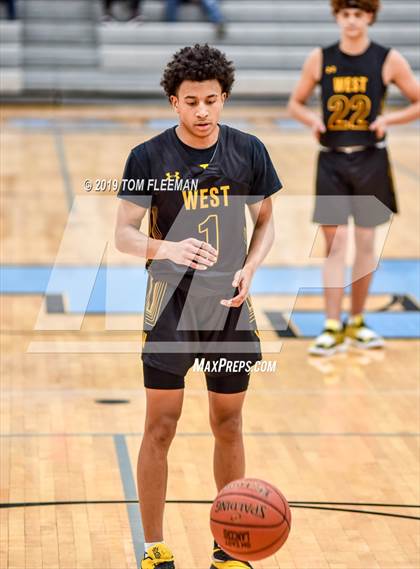 Thumbnail 2 in West vs East (Shawnee Mission East Tournament) photogallery.