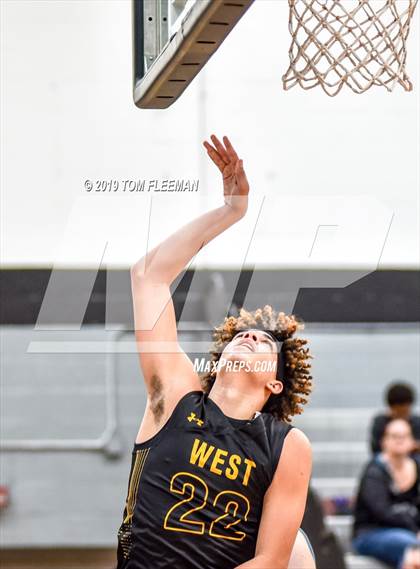 Thumbnail 3 in West vs East (Shawnee Mission East Tournament) photogallery.