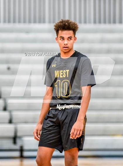 Thumbnail 3 in West vs East (Shawnee Mission East Tournament) photogallery.