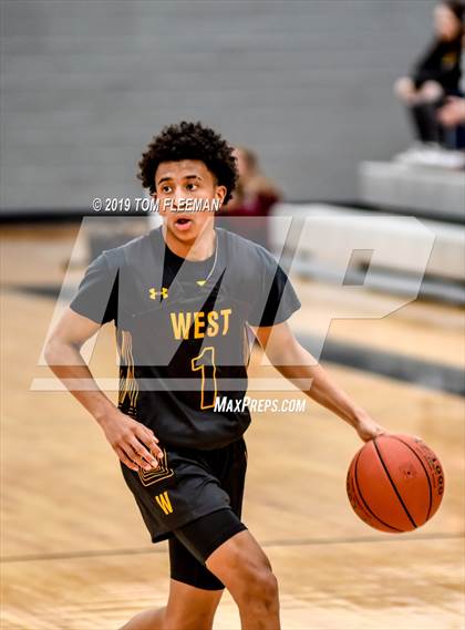 Thumbnail 3 in West vs East (Shawnee Mission East Tournament) photogallery.