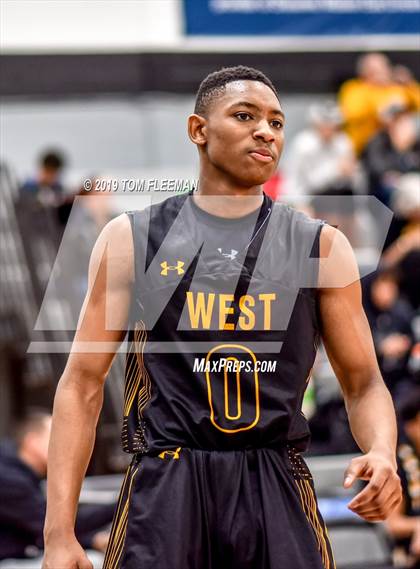 Thumbnail 2 in West vs East (Shawnee Mission East Tournament) photogallery.