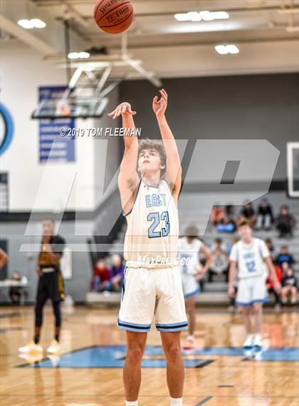 Thumbnail 2 in West vs East (Shawnee Mission East Tournament) photogallery.