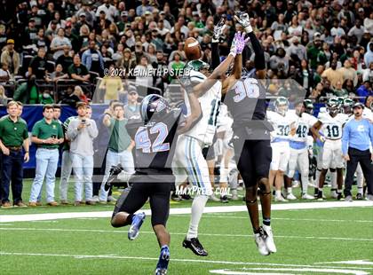 Thumbnail 2 in Zachary vs. Ponchatoula (LHSAA 5A Final) photogallery.