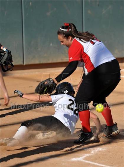 Thumbnail 3 in Lutheran vs. Foothill (Woodbridge Classic) photogallery.