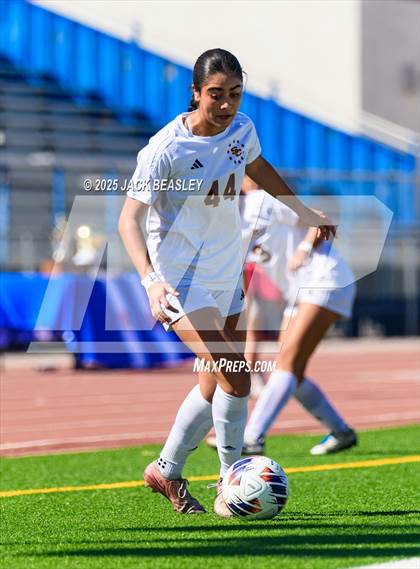Thumbnail 3 in Salpointe Catholic vs Prescott (AIA 4A Final) photogallery.