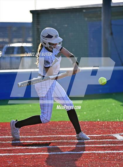 Thumbnail 1 in Bartlett vs North Zulch (UIL 1A Regional Semifinal Playoff) photogallery.
