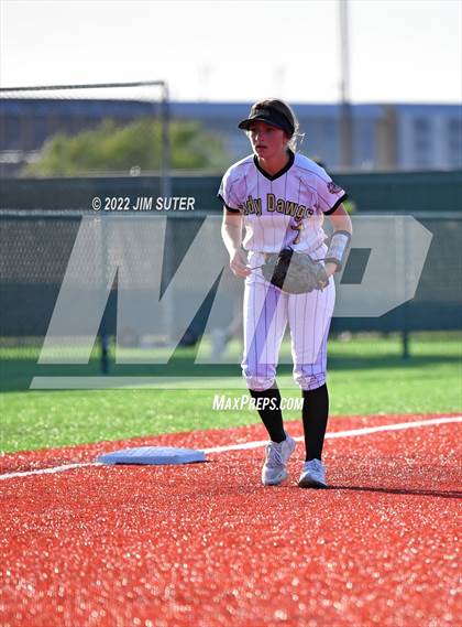 Thumbnail 1 in Bartlett vs North Zulch (UIL 1A Regional Semifinal Playoff) photogallery.