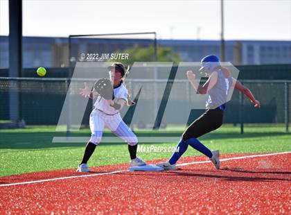 Thumbnail 1 in Bartlett vs North Zulch (UIL 1A Regional Semifinal Playoff) photogallery.