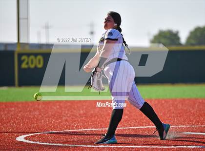 Thumbnail 3 in Bartlett vs North Zulch (UIL 1A Regional Semifinal Playoff) photogallery.