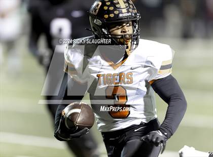 Thumbnail 3 in Central vs. Cardinal Ritter College Prep (MSHSAA Class 5 Round 3) photogallery.