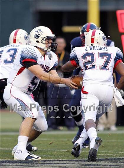 Thumbnail 1 in U.S. Semper Fidelis All-American Game   photogallery.