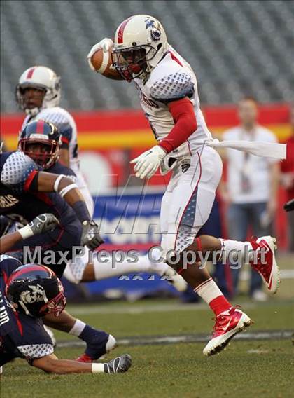 Thumbnail 2 in U.S. Semper Fidelis All-American Game   photogallery.