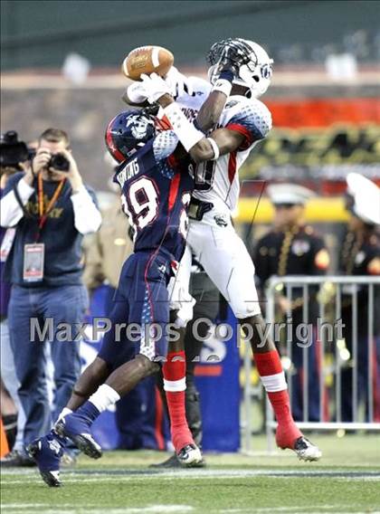Thumbnail 1 in U.S. Semper Fidelis All-American Game   photogallery.