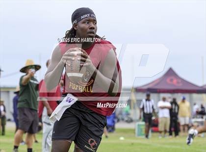 Thumbnail 3 in St. John Bosco vs Oaks Christian (Battle at the Beach) photogallery.