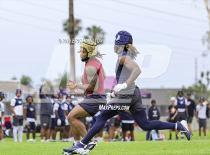 Thumbnail 1 in St. John Bosco vs Oaks Christian (Battle at the Beach) photogallery.