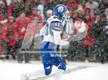 Thumbnail 2 in Darien vs. Greenwich (CIAC Class LL Final) photogallery.