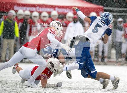 Thumbnail 2 in Darien vs. Greenwich (CIAC Class LL Final) photogallery.