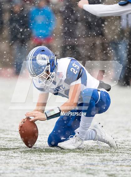 Thumbnail 3 in Darien vs. Greenwich (CIAC Class LL Final) photogallery.