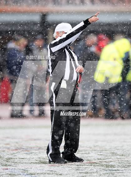 Thumbnail 2 in Darien vs. Greenwich (CIAC Class LL Final) photogallery.