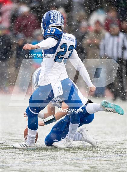 Thumbnail 2 in Darien vs. Greenwich (CIAC Class LL Final) photogallery.