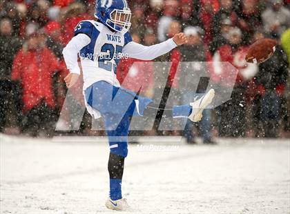 Thumbnail 2 in Darien vs. Greenwich (CIAC Class LL Final) photogallery.