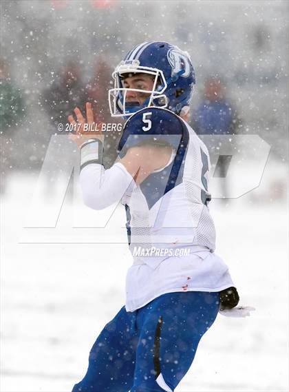 Thumbnail 1 in Darien vs. Greenwich (CIAC Class LL Final) photogallery.