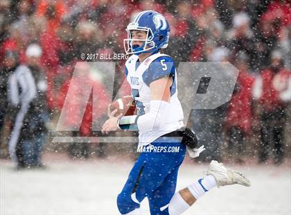 Thumbnail 3 in Darien vs. Greenwich (CIAC Class LL Final) photogallery.