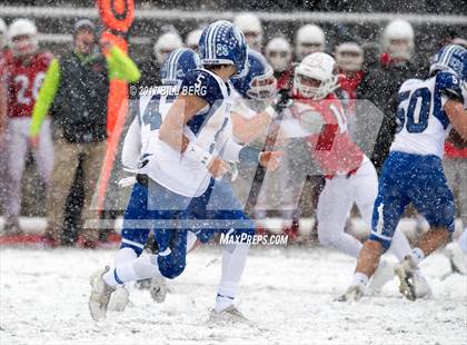 Thumbnail 3 in Darien vs. Greenwich (CIAC Class LL Final) photogallery.