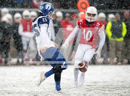 Thumbnail 2 in Darien vs. Greenwich (CIAC Class LL Final) photogallery.