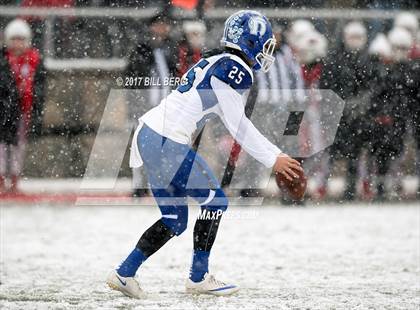 Thumbnail 1 in Darien vs. Greenwich (CIAC Class LL Final) photogallery.